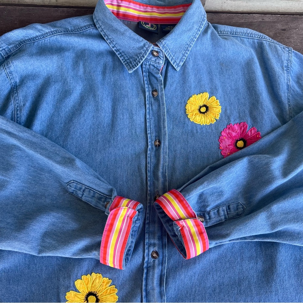 Lighthouse Apparel Womens XXL Denim Button Down Floral Appliqué Shirt Cute Cuffs - Picture 12 of 15